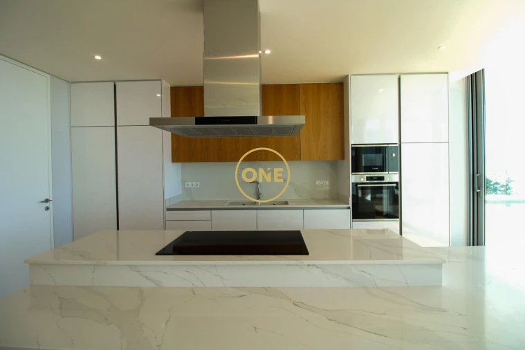 Moradia T4 para Venda em Estreito da Calheta Foto 6