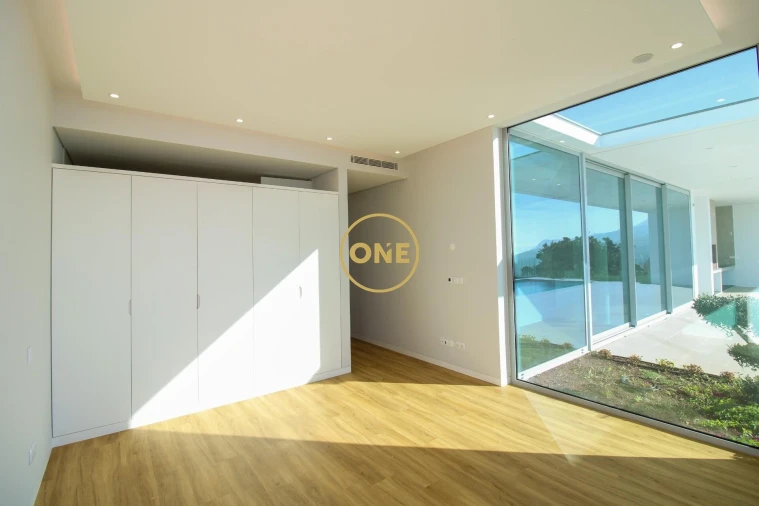 Moradia T4 para Venda em Estreito da Calheta Foto 24