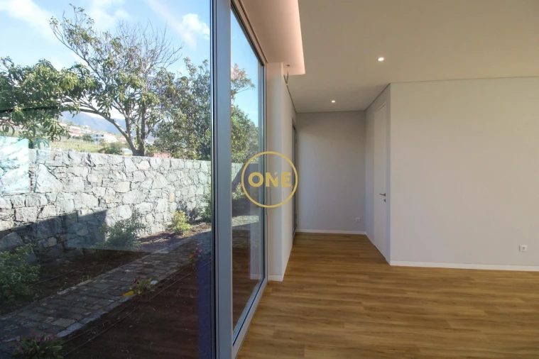 Moradia T4 para Venda em Estreito da Calheta Foto 2