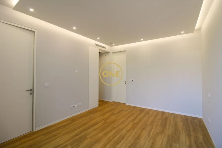 Moradia T4 para Venda em Estreito da Calheta Foto 36