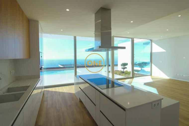 Moradia T4 para Venda em Estreito da Calheta Foto 5