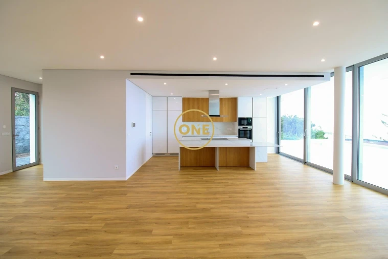 Moradia T4 para Venda em Estreito da Calheta Foto 11