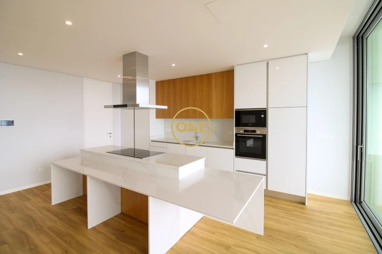 Moradia T4 para Venda em Estreito da Calheta Foto 12