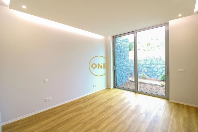 Moradia T4 para Venda em Estreito da Calheta Foto 14