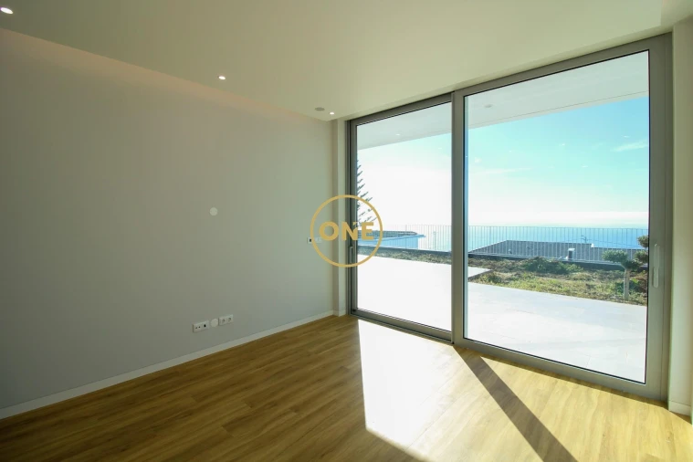 Moradia T4 para Venda em Estreito da Calheta Foto 31