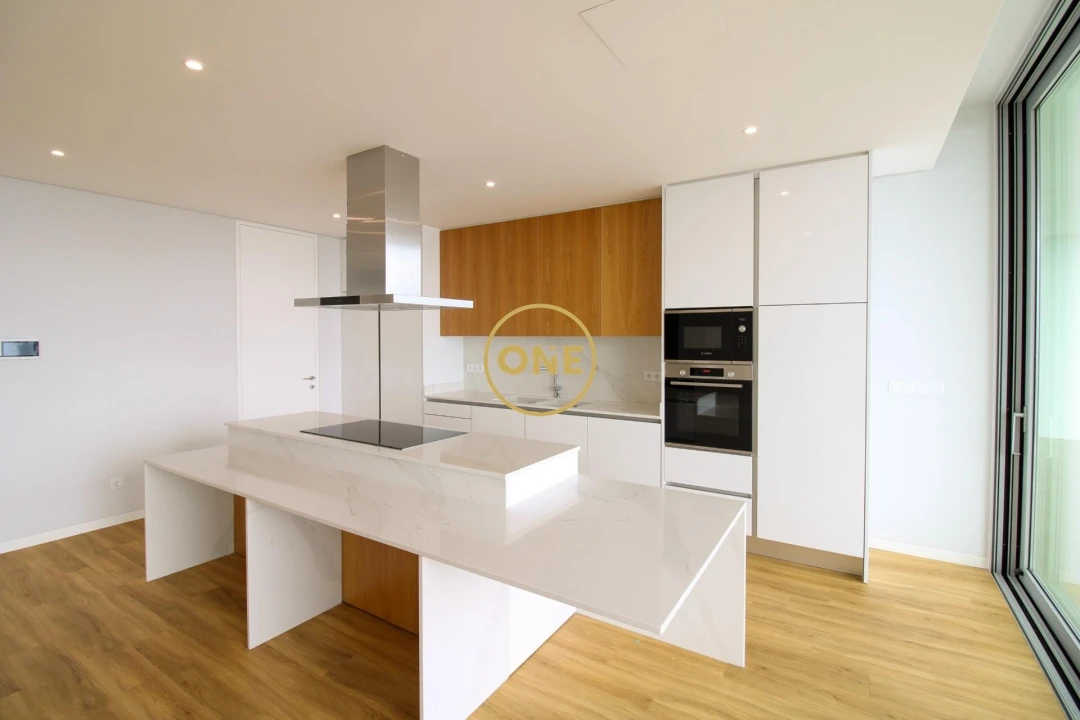 Moradia T4 para Venda em Estreito da Calheta Foto 12