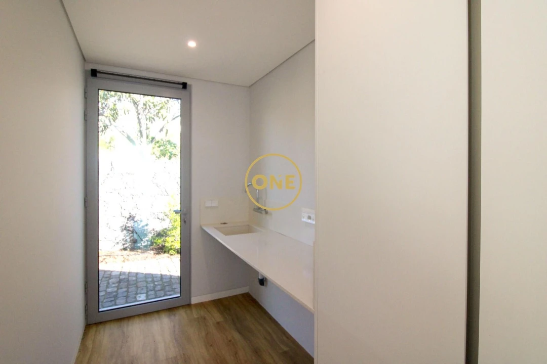 Moradia T4 para Venda em Estreito da Calheta Foto 16