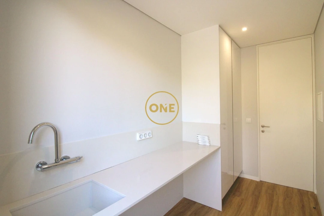 Moradia T4 para Venda em Estreito da Calheta Foto 17