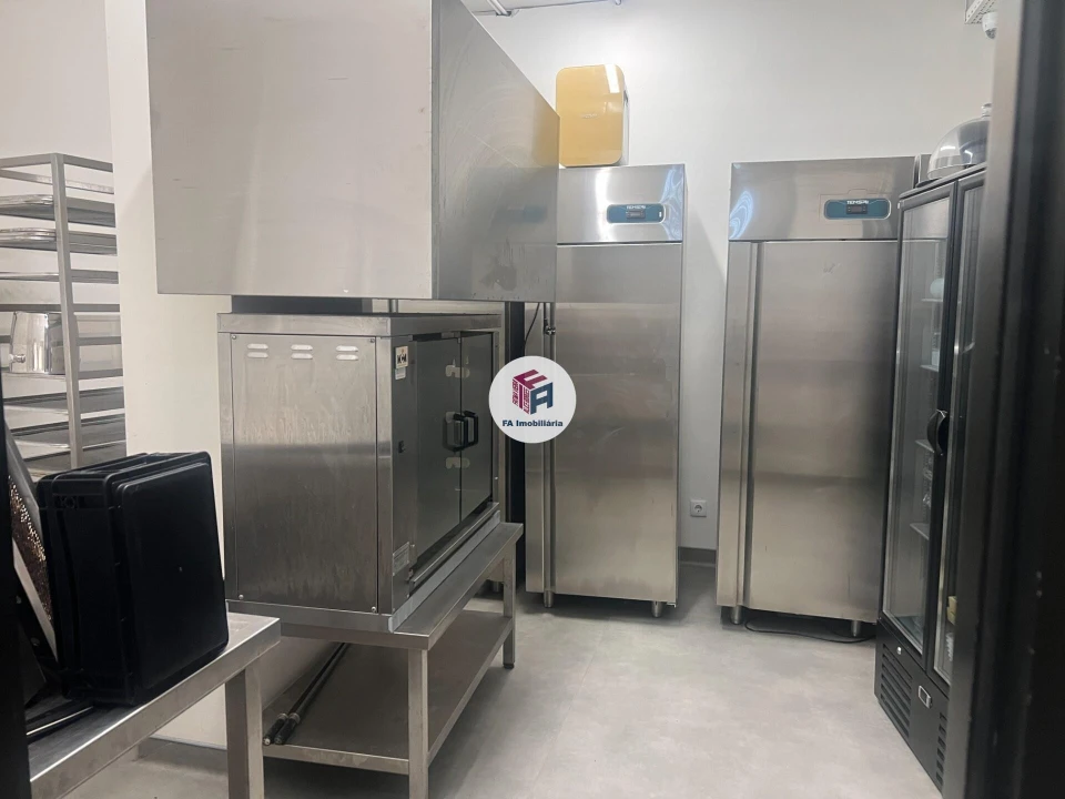 Loja para Arrendamento em Lordelo do Ouro e Massarelos Foto 16