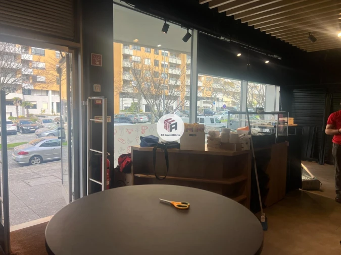 Loja para Arrendamento em Lordelo do Ouro e Massarelos Foto 2