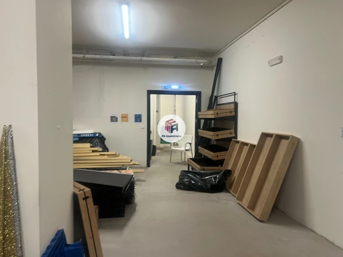 Loja para Arrendamento em Lordelo do Ouro e Massarelos Foto 10