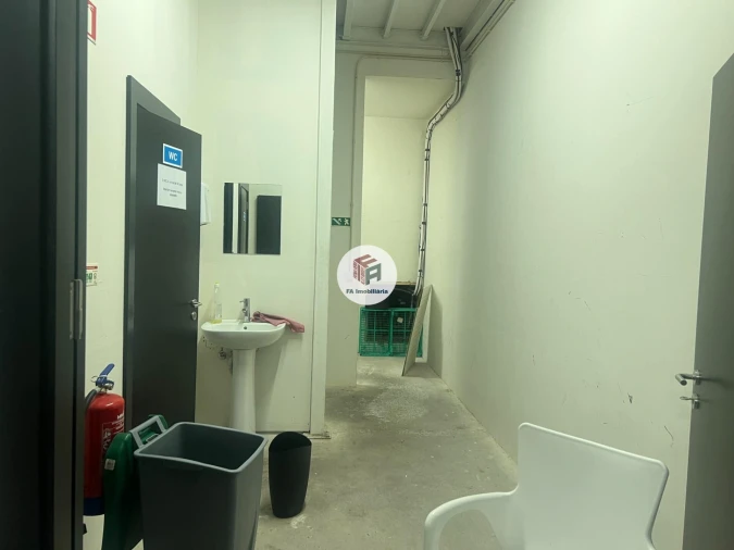 Loja para Arrendamento em Lordelo do Ouro e Massarelos Foto 13