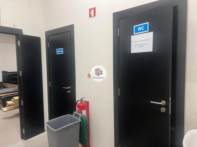 Loja para Arrendamento em Lordelo do Ouro e Massarelos Foto 7