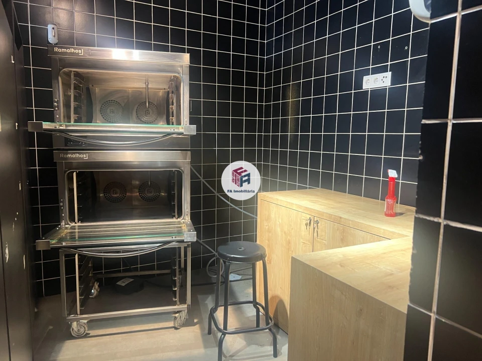 Loja para Arrendamento em Lordelo do Ouro e Massarelos Foto 4