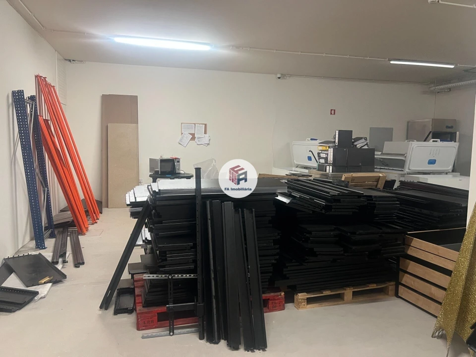 Loja para Arrendamento em Lordelo do Ouro e Massarelos Foto 12