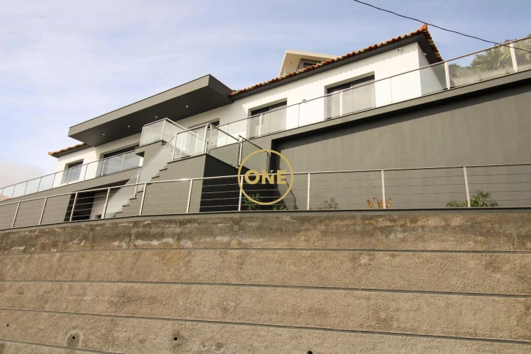 Moradia T3 para Venda em Ribeira Brava Foto 1