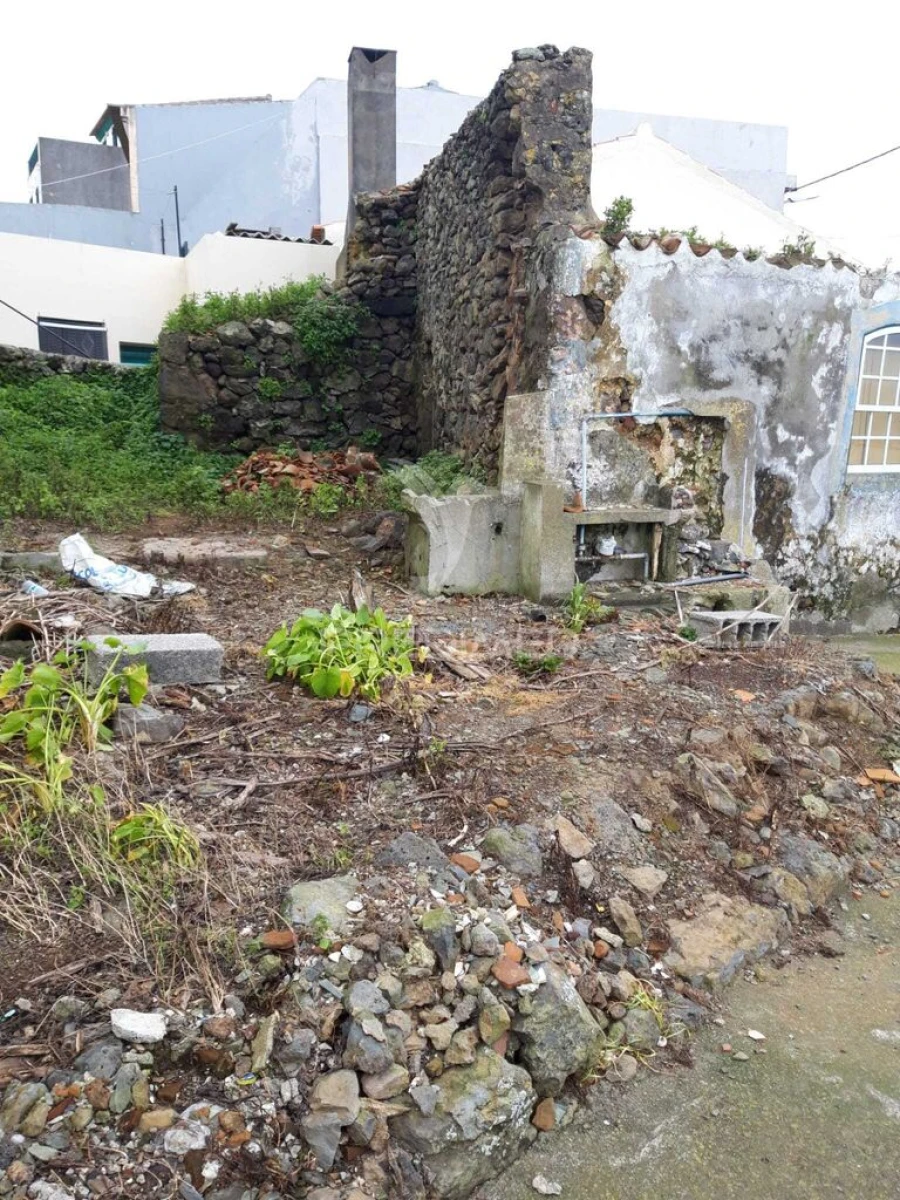 Moradia T3 para Venda em Ribeirinha Foto 8