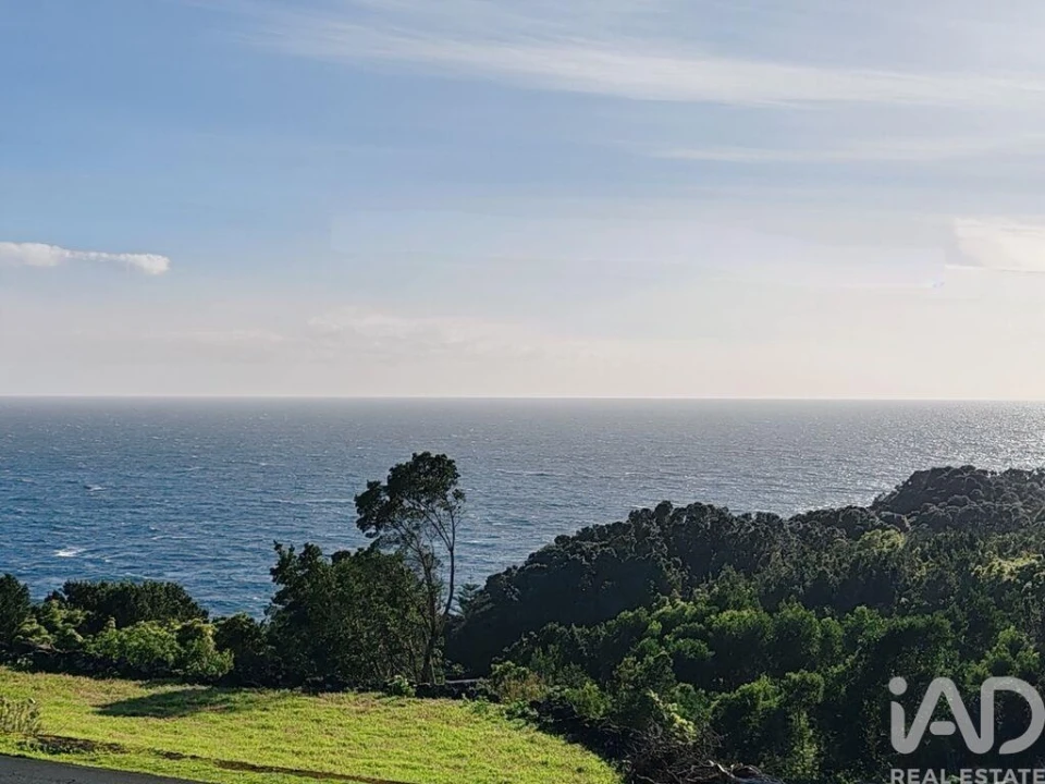 Moradia T3 para Venda em Lajes do Pico Foto 1