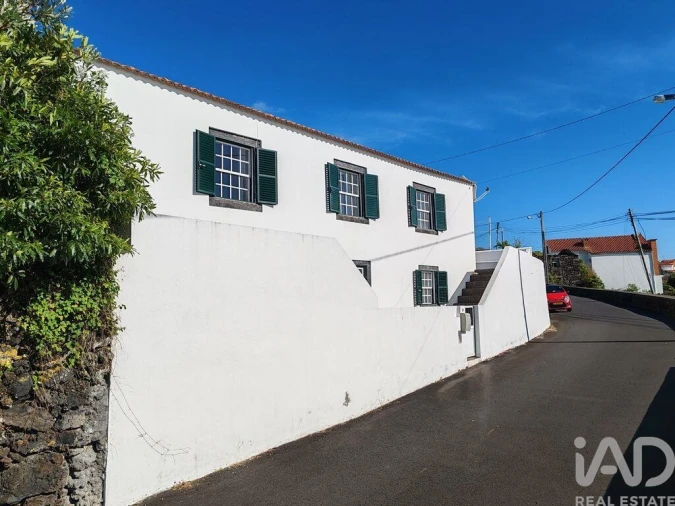 Moradia T3 para Venda em Lajes do Pico Foto 20