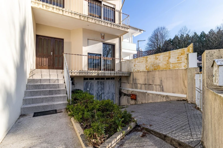 Moradia T4 para Venda em São João da Madeira Foto 2