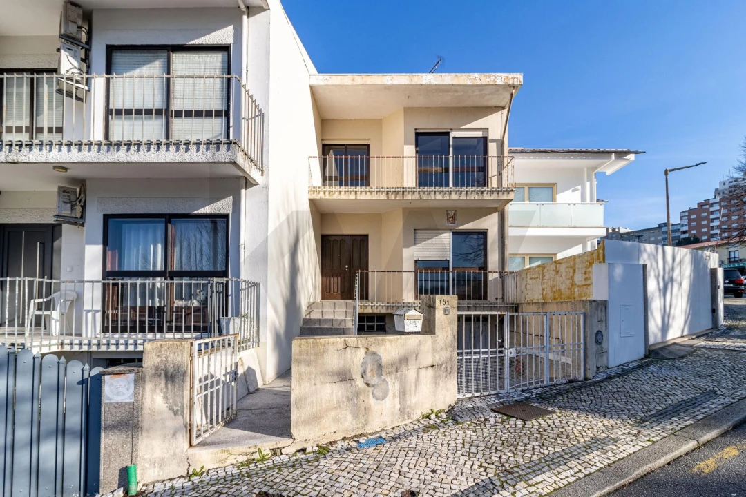 Moradia T4 para Venda em São João da Madeira Foto 1