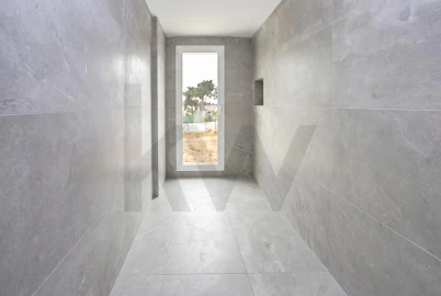 Moradia T4 para Venda em Charneca de Caparica e Sobreda