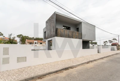 Moradia T4 para Venda em Charneca de Caparica e Sobreda