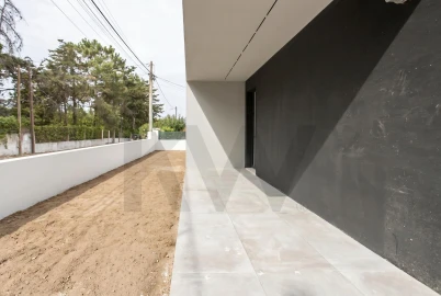 Moradia T4 para Venda em Charneca de Caparica e Sobreda