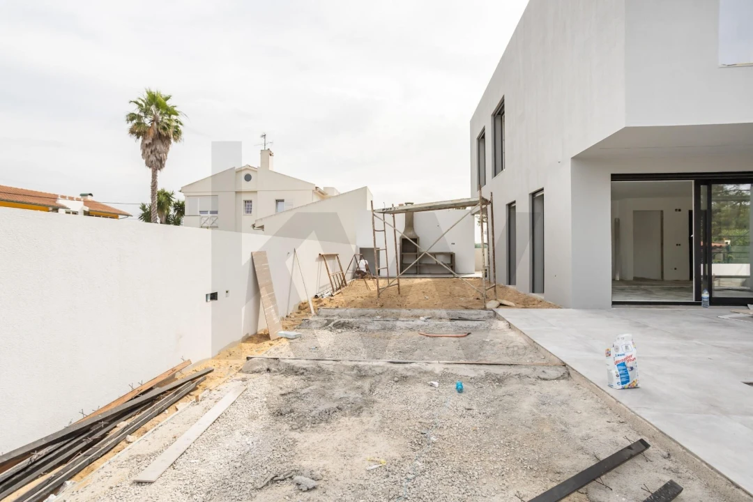 Moradia T4 para Venda em Charneca de Caparica e Sobreda Foto 15