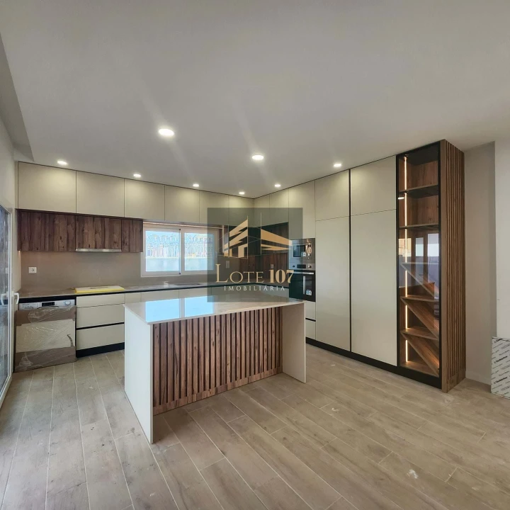 Moradia T4 para Venda em Quinta do Anjo Foto 1