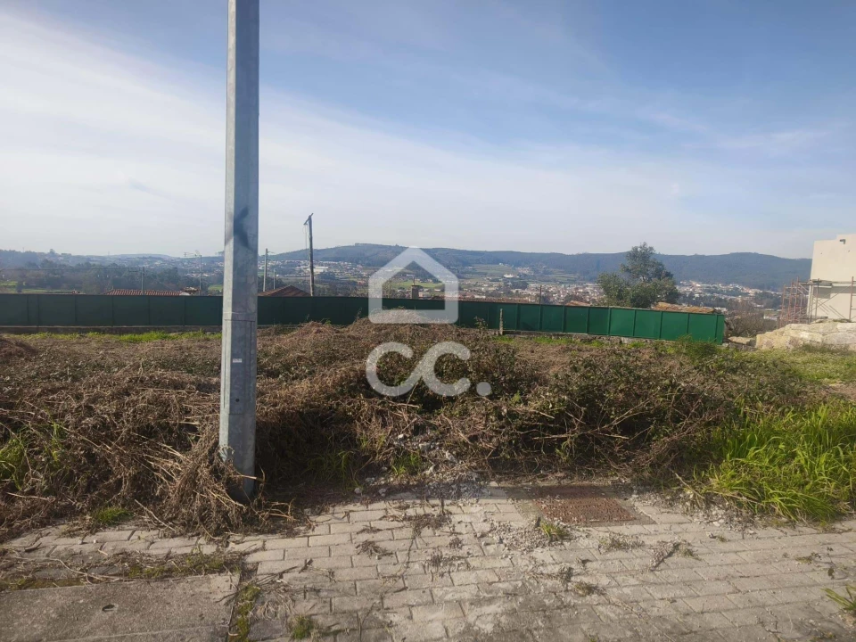 Terreno para Venda em Vila Nova de Famalicão e Calendário Foto 1