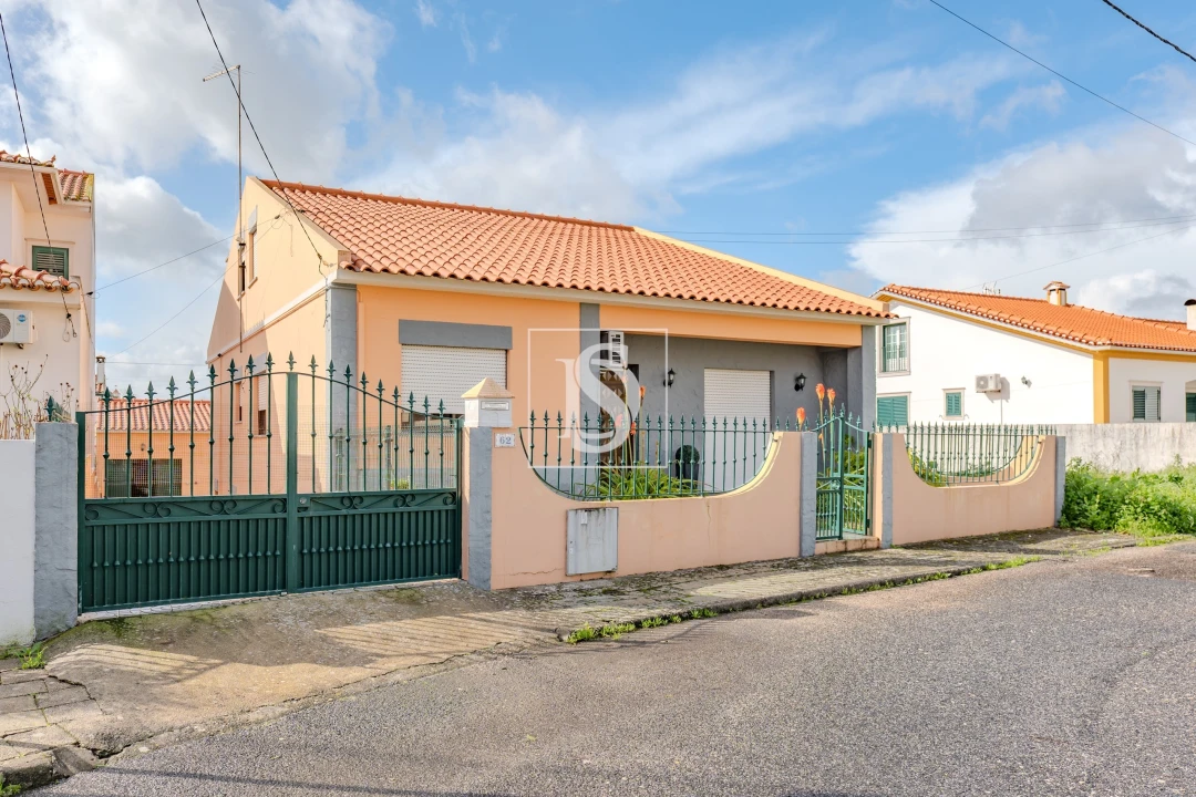 Moradia T3 para Venda em Riachos Foto 1