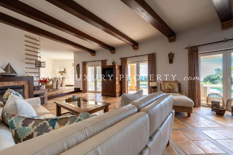 Moradia T4 para Venda em Almancil Foto 18