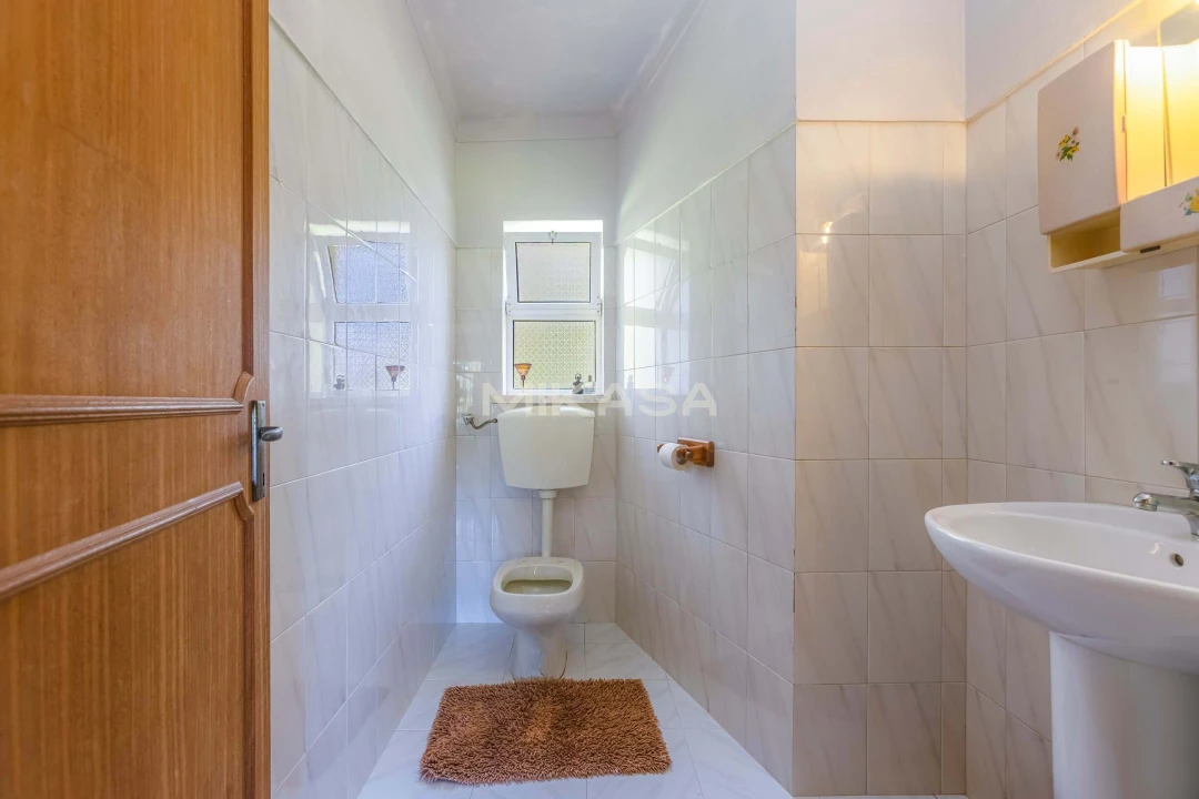 Moradia T4 para Venda em Luz Foto 10