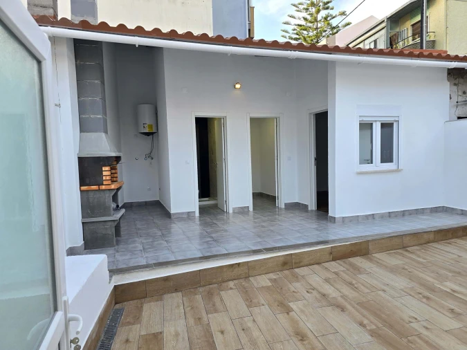 Moradia T4 para Venda em Santa Iria de Azoia, São João da Talha e Bobadela Foto 3