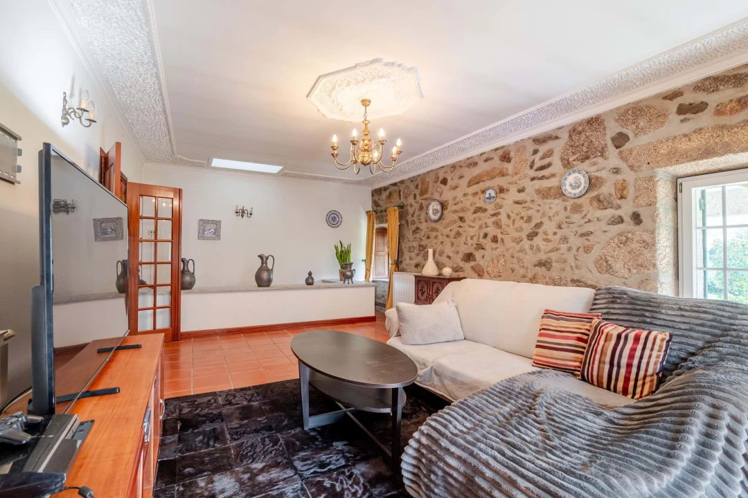 Moradia T4 para Venda em Cornes Foto 4