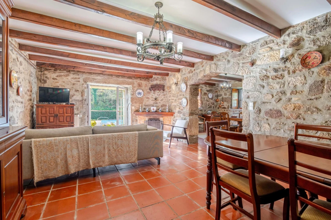 Moradia T4 para Venda em Cornes Foto 26