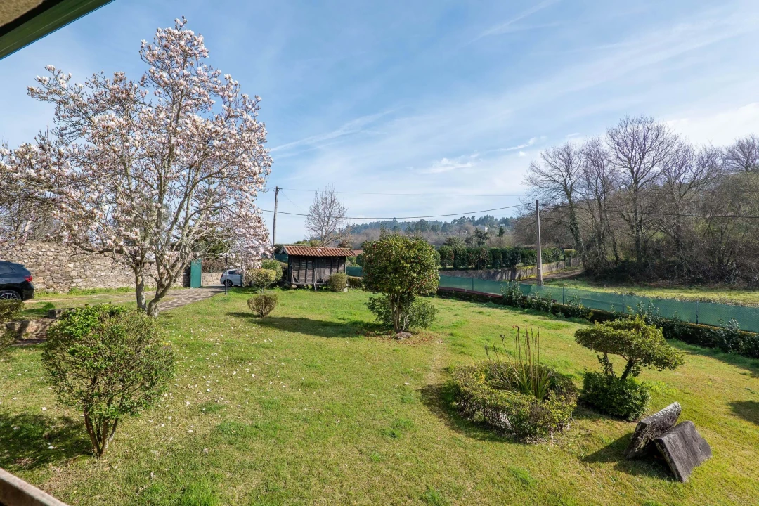 Moradia T4 para Venda em Cornes Foto 49