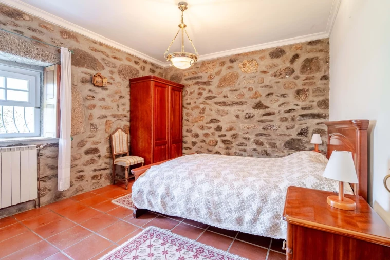 Moradia T4 para Venda em Cornes Foto 18