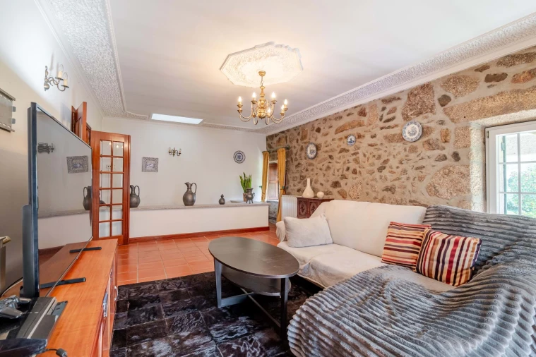 Moradia T4 para Venda em Cornes Foto 4