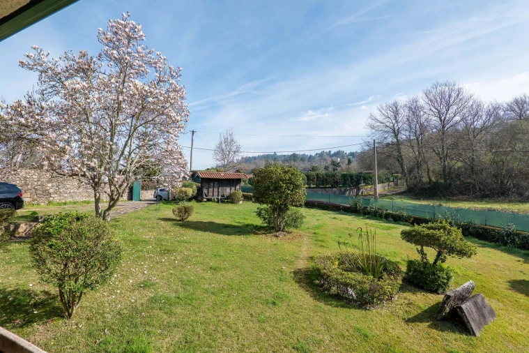 Moradia T4 para Venda em Cornes Foto 49