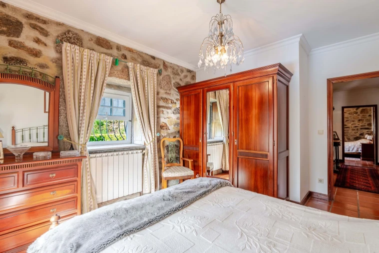 Moradia T4 para Venda em Cornes Foto 11