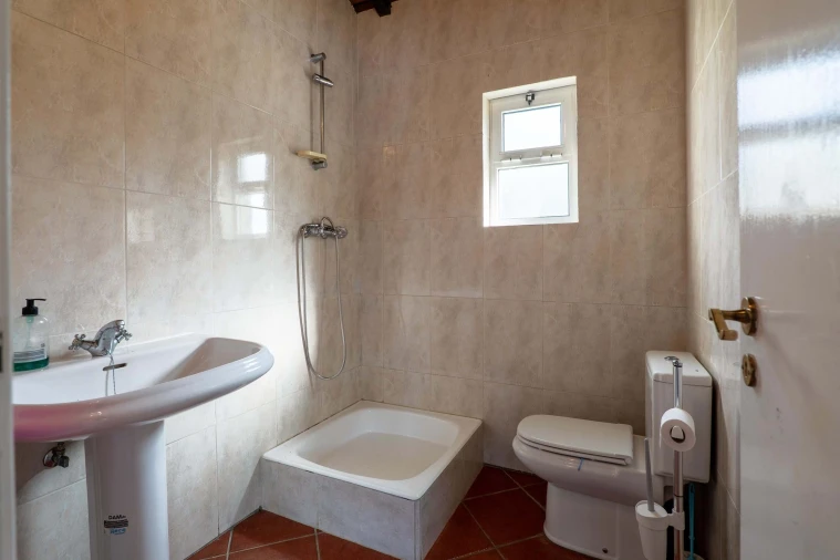 Moradia T4 para Venda em Cornes Foto 40