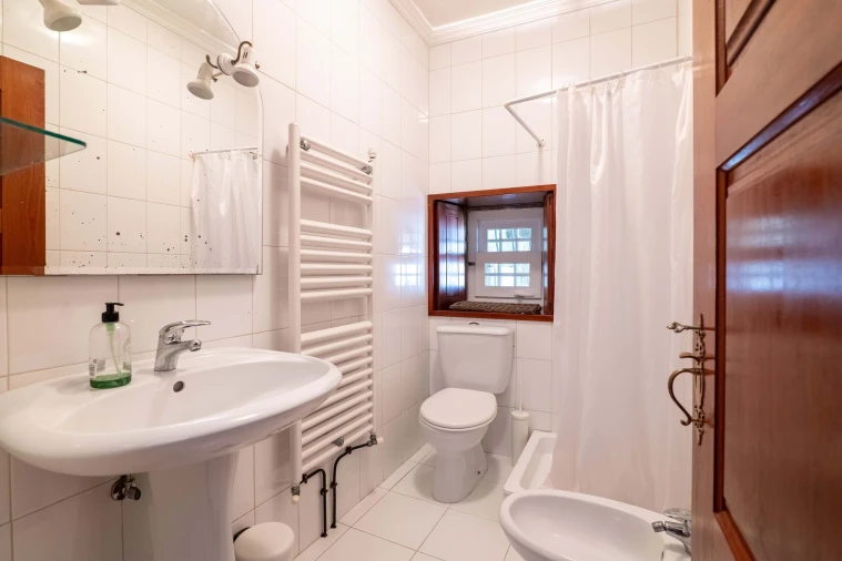 Moradia T4 para Venda em Cornes Foto 16