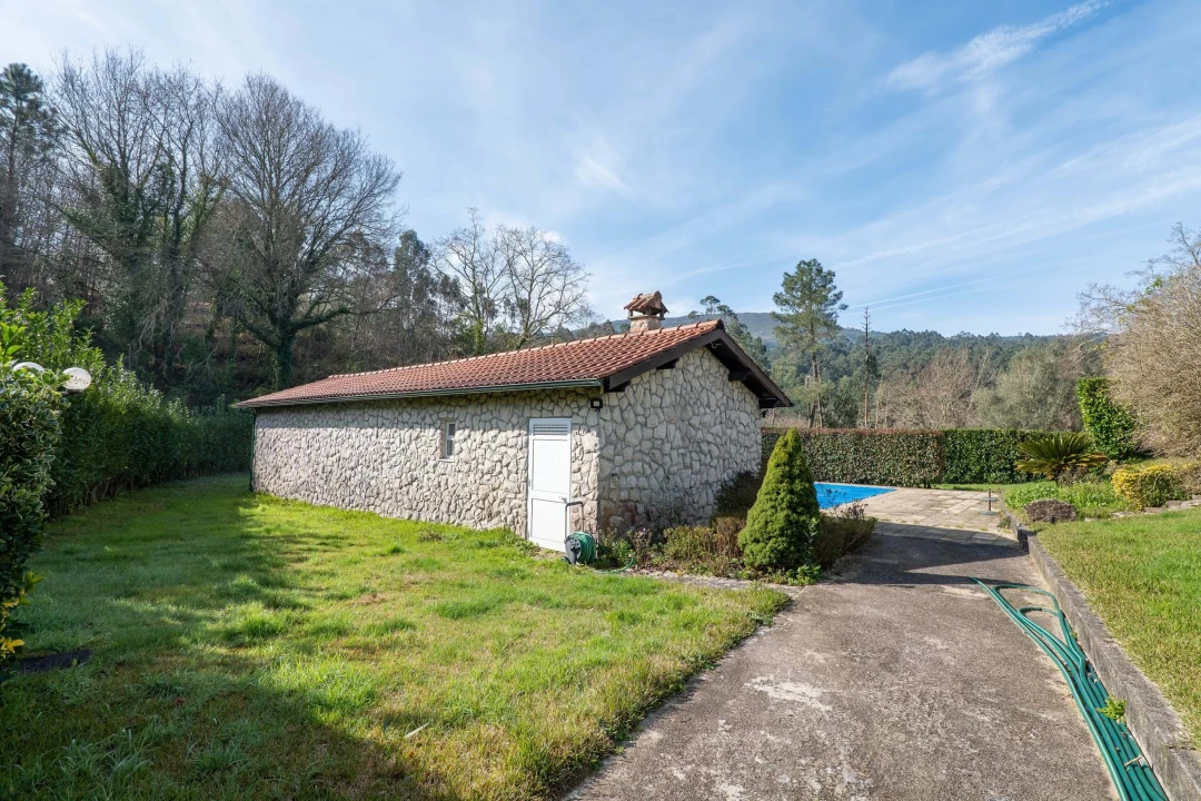 Moradia T4 para Venda em Cornes Foto 43