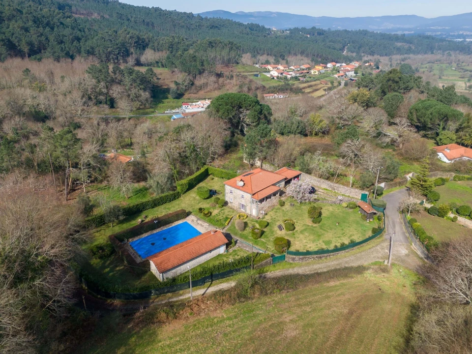 Moradia T4 para Venda em Cornes Foto 51