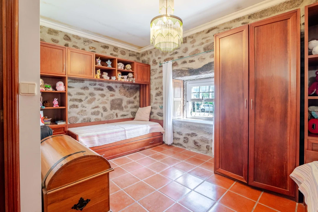 Moradia T4 para Venda em Cornes Foto 15