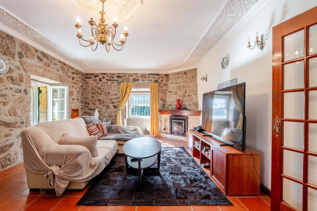 Moradia T4 para Venda em Cornes Foto 6