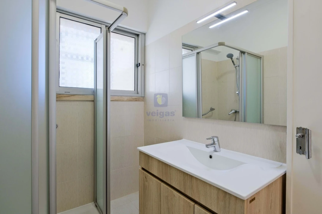 Apartamento T3 para Venda em Águas Livres Foto 7