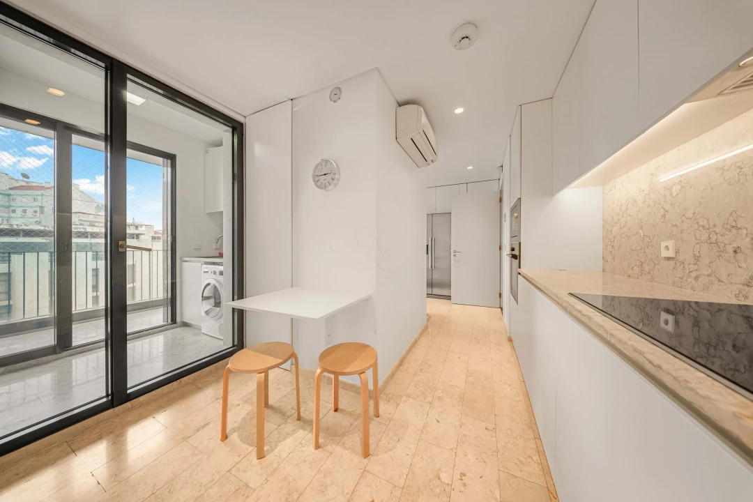 Apartamento T6 para Venda em Avenidas Novas Foto 14